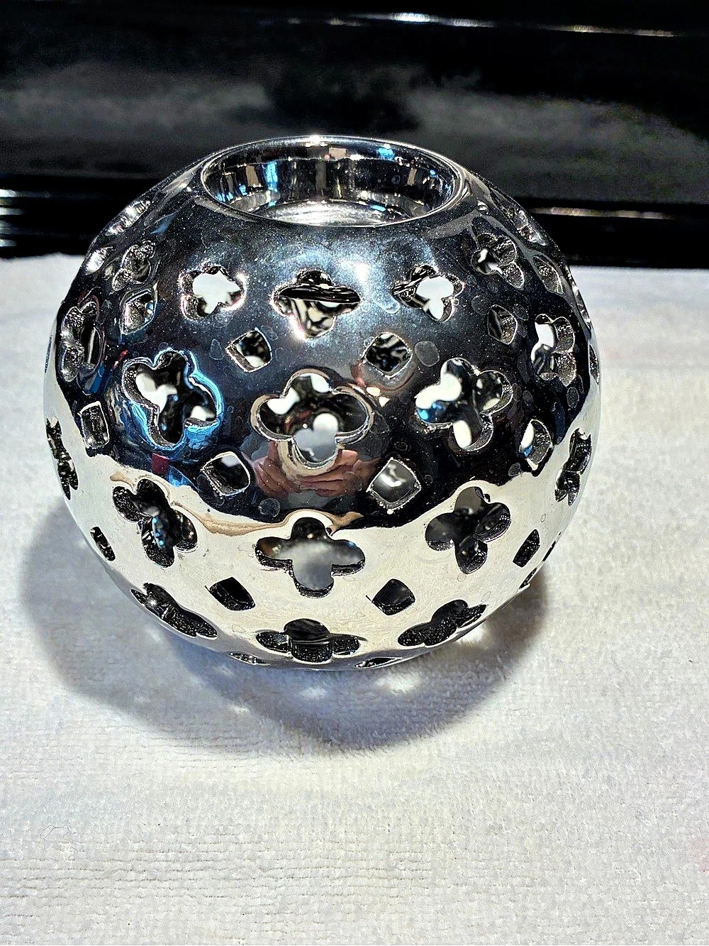 Contemporary silver decorative orb or tealight candle